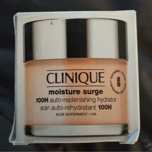Clinique Moisture Surge 100H AutoReplenishing Hydrator Oil Free Face Moisturizer
